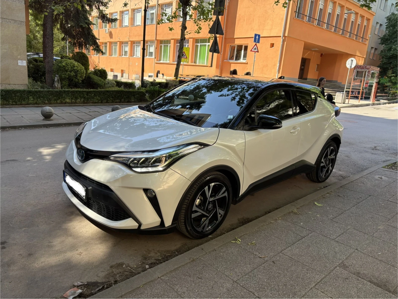 Toyota C-HR Club Bi-Tone , снимка 3 - Автомобили и джипове - 54703289