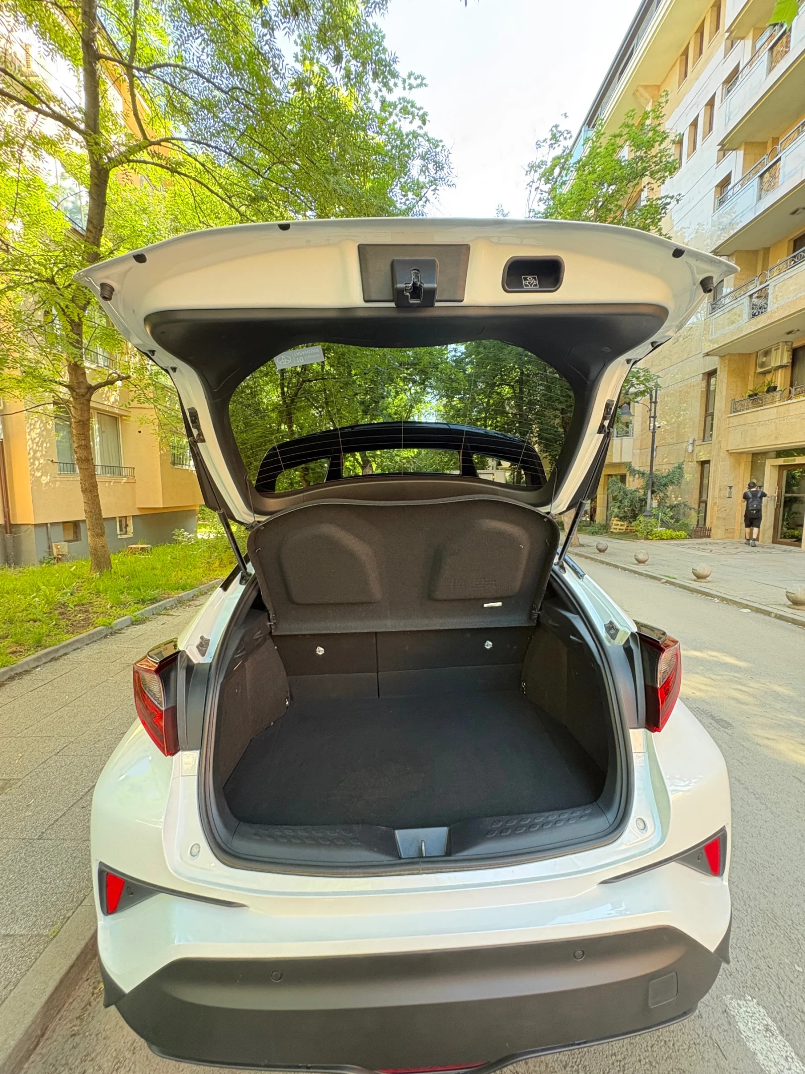 Toyota C-HR Club Bi-Tone , снимка 6 - Автомобили и джипове - 54703289