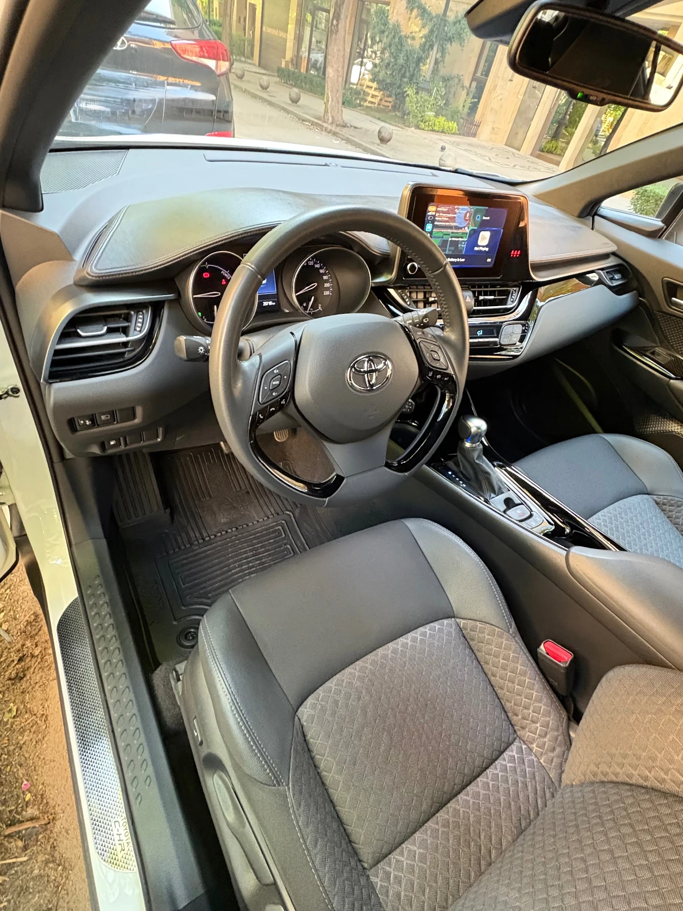 Toyota C-HR Club Bi-Tone , снимка 8 - Автомобили и джипове - 54703289