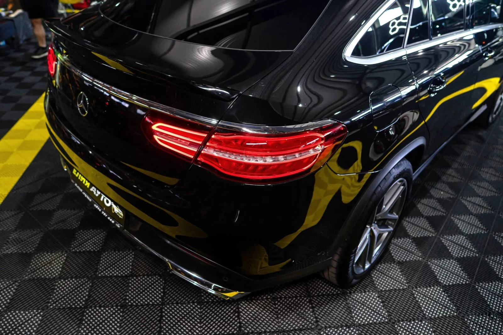 Mercedes-Benz GLE 350 D 4MATIC AMG LINE LED ПАНО 3XTV ЛИЗИНГ 100%, снимка 9 - Автомобили и джипове - 54738115