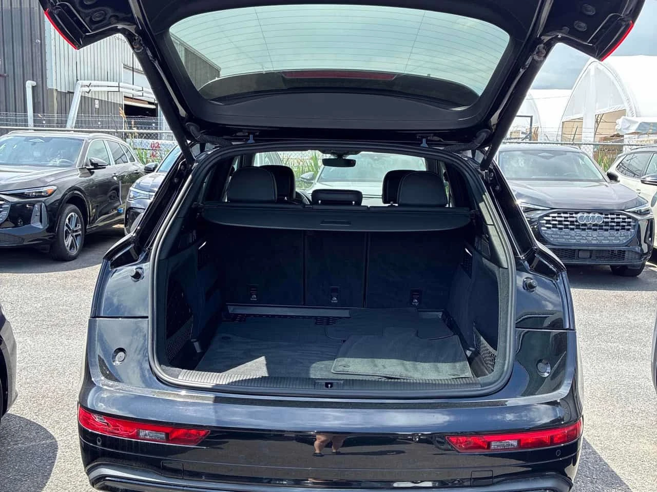 Audi Q5  Komfort / CAMERA / DISTRONIC / АВТОКРЕДИТ , снимка 12 - Автомобили и джипове - 54978597