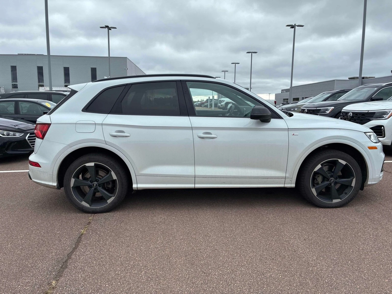 Audi Q5 Digital * Панорама * АвтоКредит (ЦЕНА ДО БГ), снимка 3 - Автомобили и джипове - 56302401