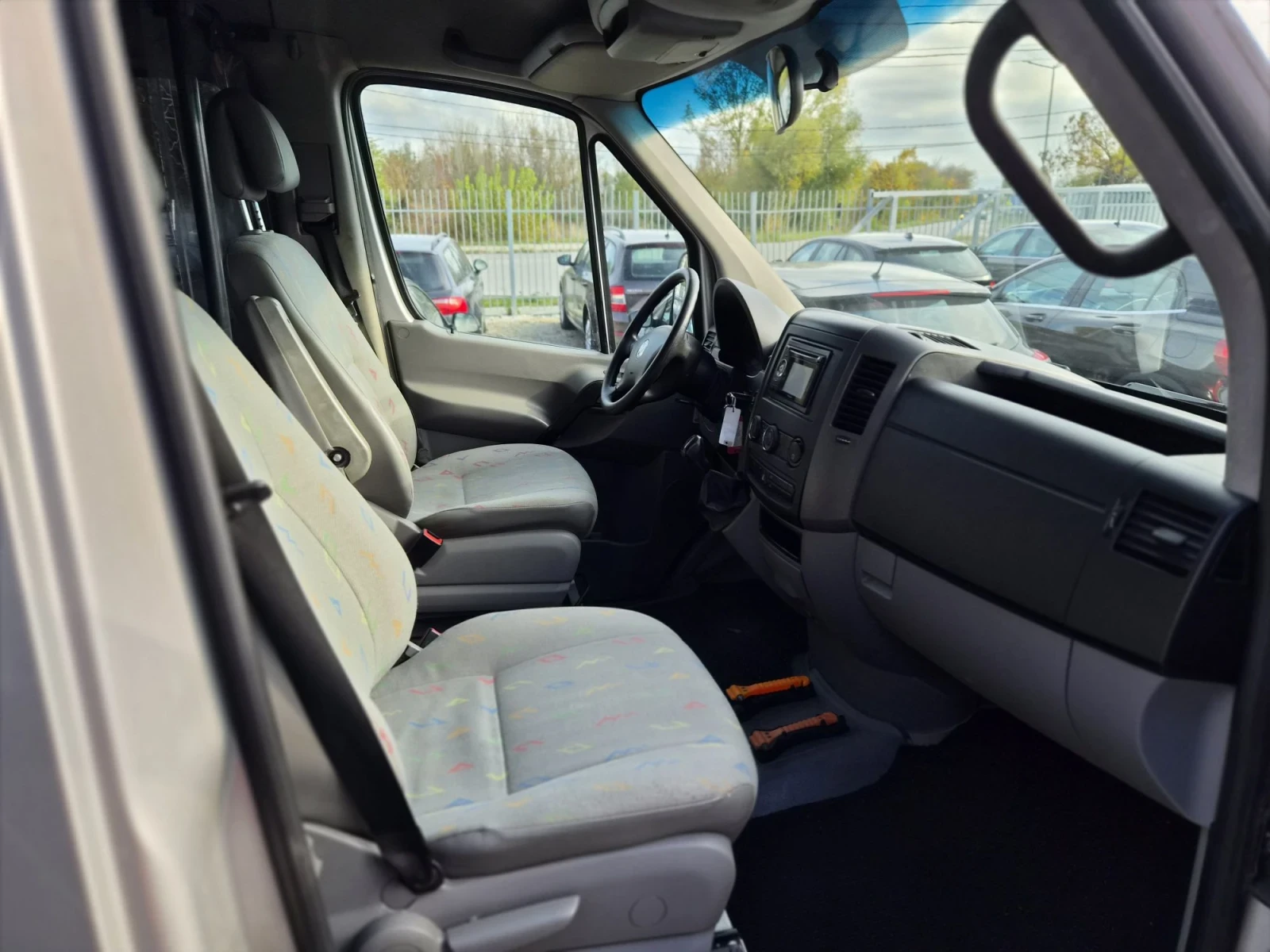 VW Crafter 2.5TDI AUTOMAT 9 МЕСТА , снимка 11 - Бусове и автобуси - 56751034