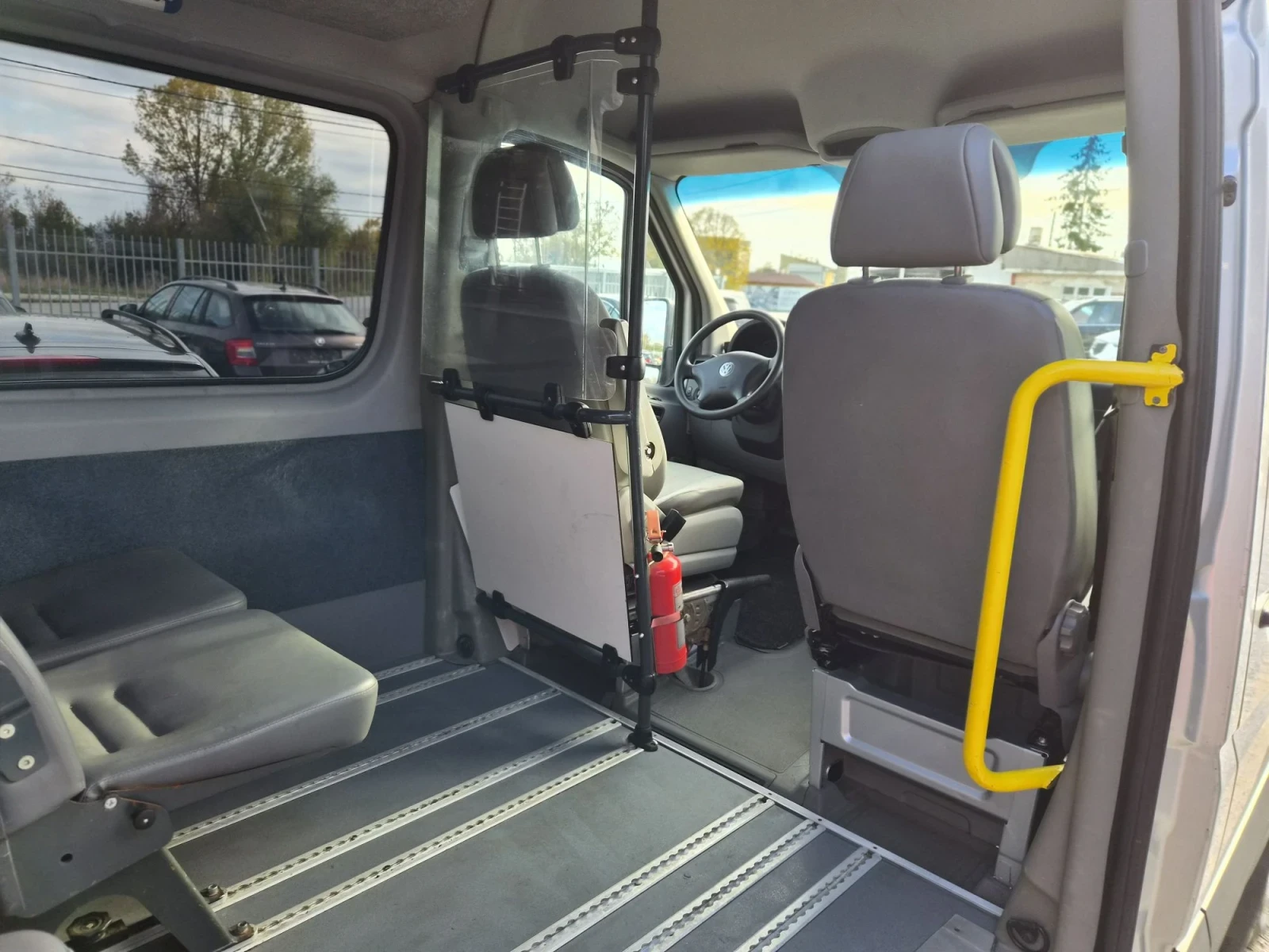 VW Crafter 2.5TDI AUTOMAT 9 МЕСТА , снимка 14 - Бусове и автобуси - 56751034