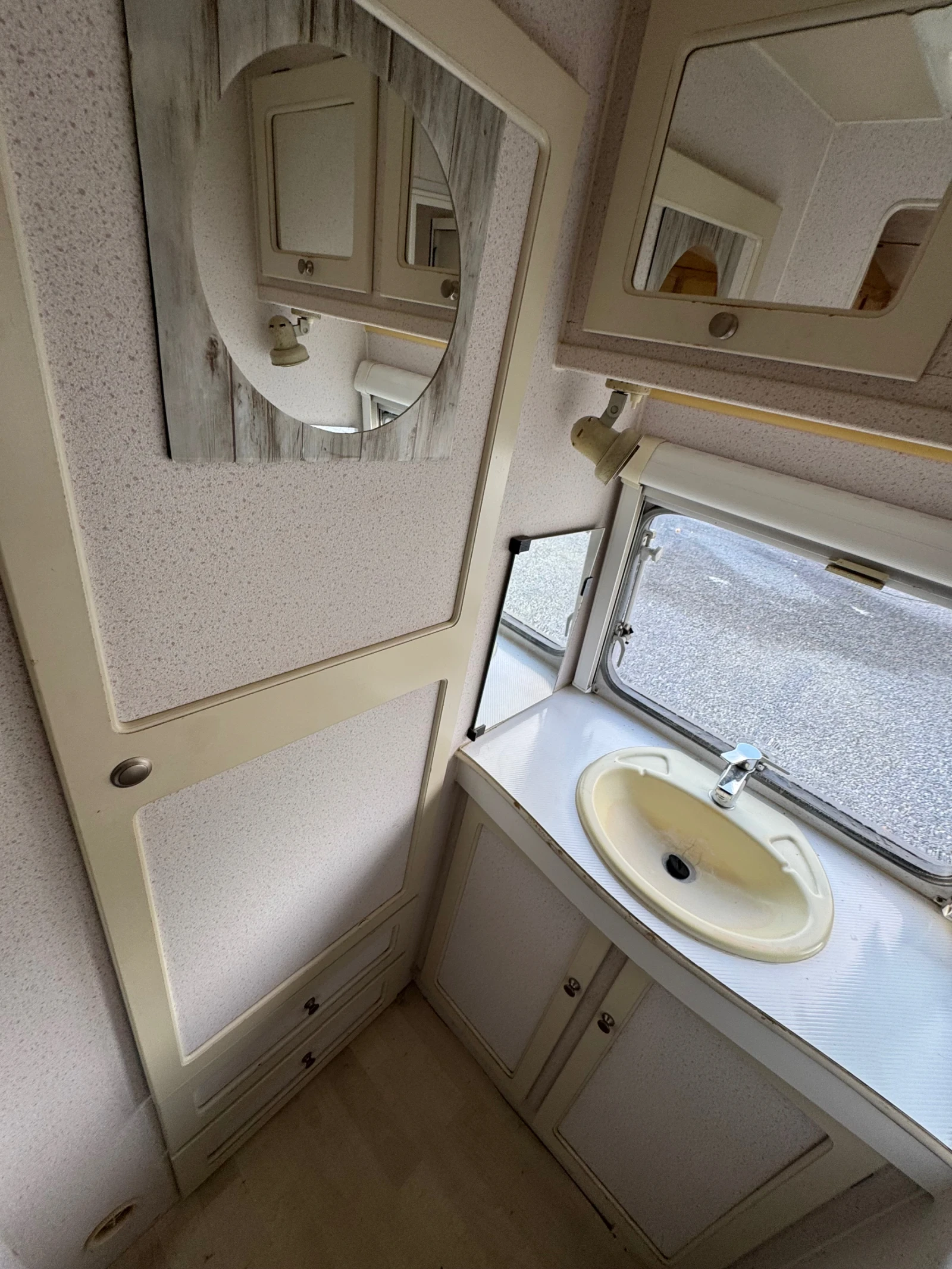  Challenger | Mobile.bg   16