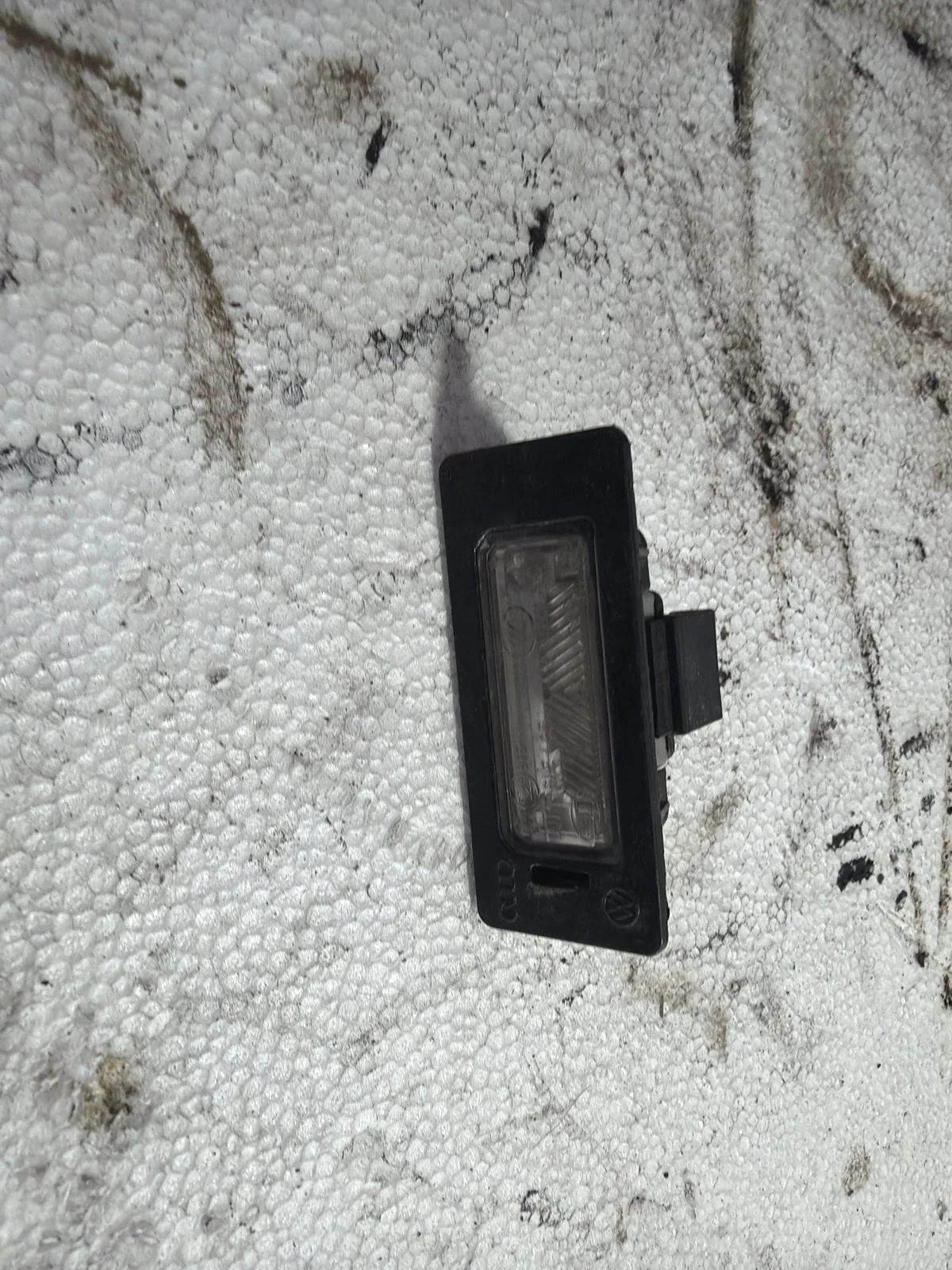 плафон регистрационен номер 8T0943021 Audi A4
