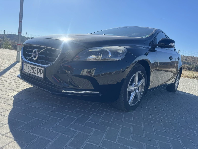 Volvo V40, снимка 1 - Автомобили и джипове - 47725622