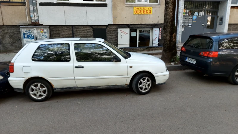 VW Golf, снимка 4 - Автомобили и джипове - 47070996