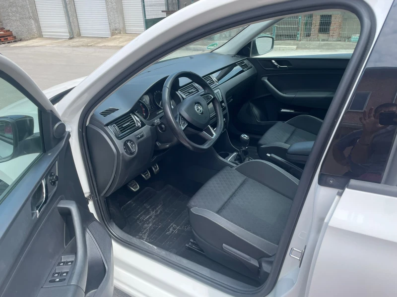 Skoda Rapid, снимка 13 - Автомобили и джипове - 52523024