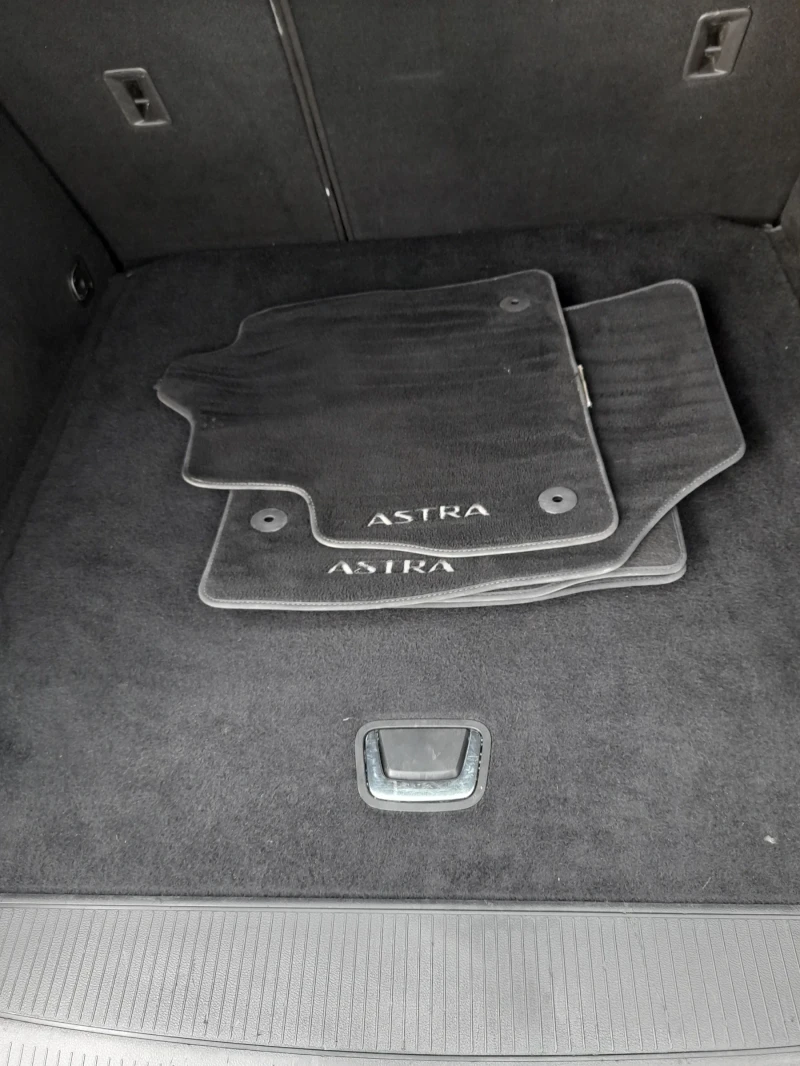 Opel Astra Sport Tourer 1.7CDTI 110k.c facelift, снимка 7 - Автомобили и джипове - 52714885