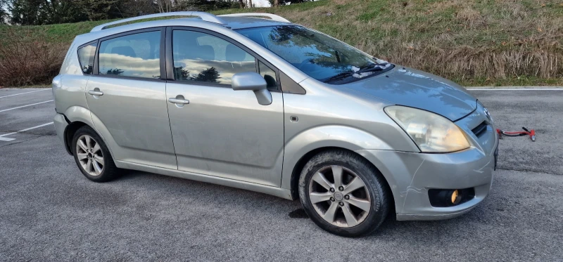 Toyota Corolla verso 1.8 VVTI, снимка 2 - Автомобили и джипове - 52919764