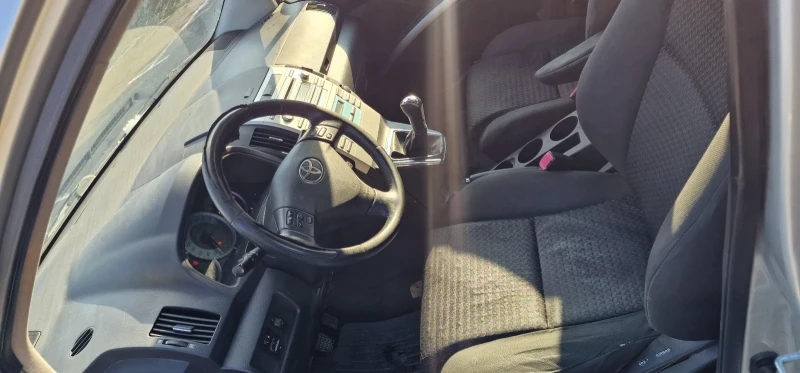 Toyota Corolla verso 1.8 VVTI, снимка 5 - Автомобили и джипове - 52919764