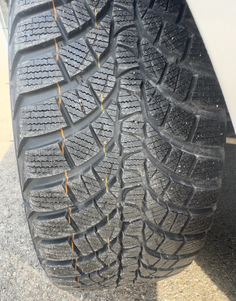 VW Sharan 2.0TDI 140кс НАПЪЛНО ОБСЛУЖЕН, снимка 6 - Автомобили и джипове - 53496909