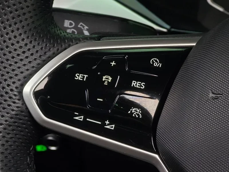 VW Arteon 2.0 TDI R-LINE 4MOTION, снимка 16 - Автомобили и джипове - 55001093