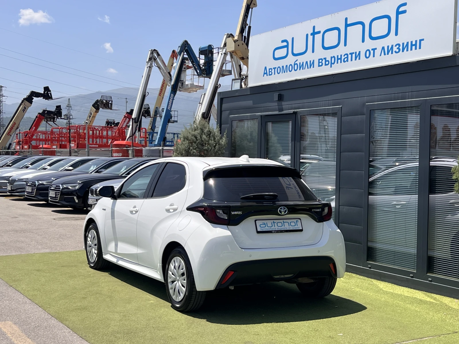 Toyota Yaris TERRA/HYBRID/1.5vvt-i/115K.C./Е-CVT AT/ - изображение 3