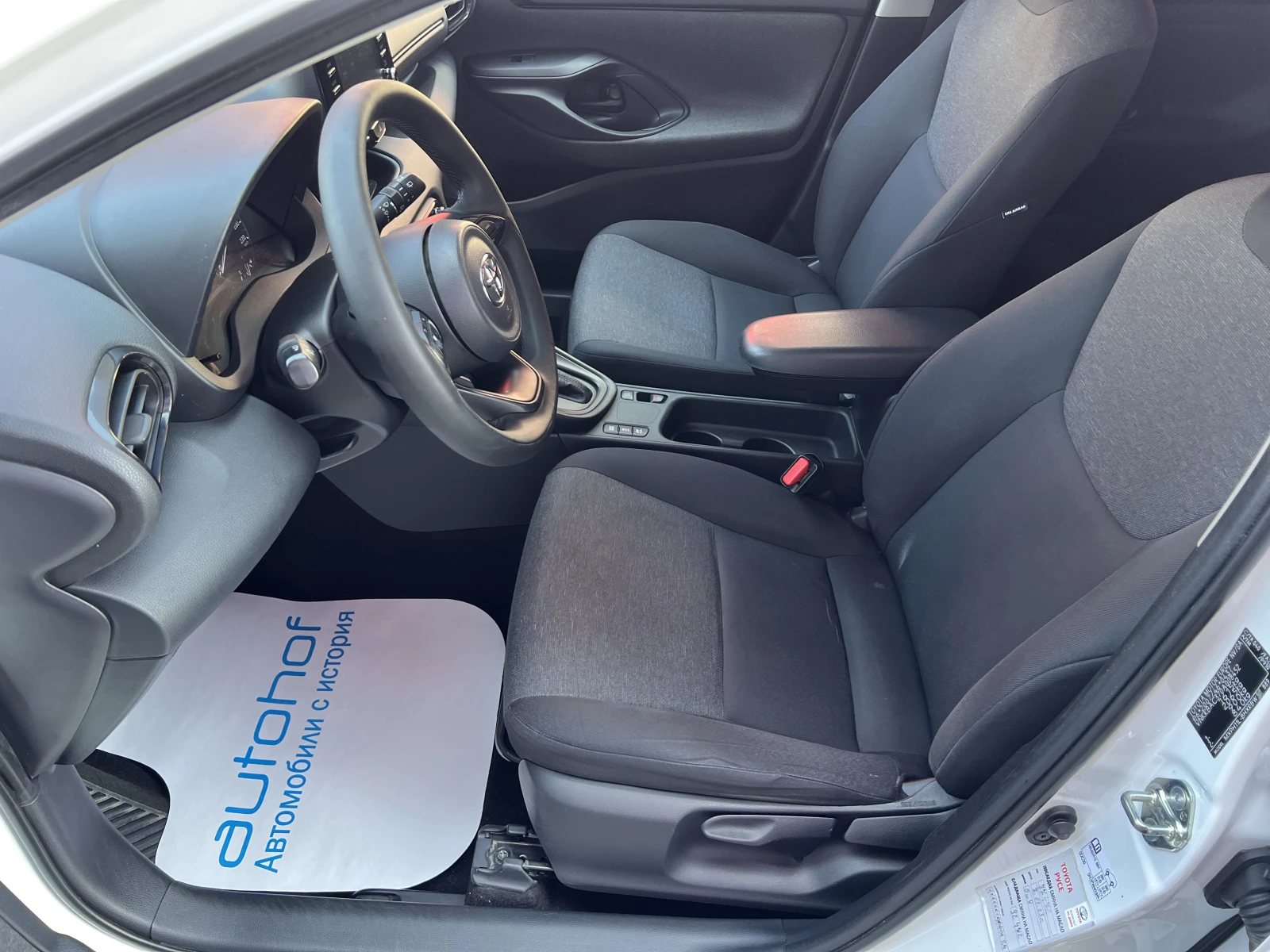 Toyota Yaris TERRA/HYBRID/1.5vvt-i/115K.C./Е-CVT AT/ - изображение 8