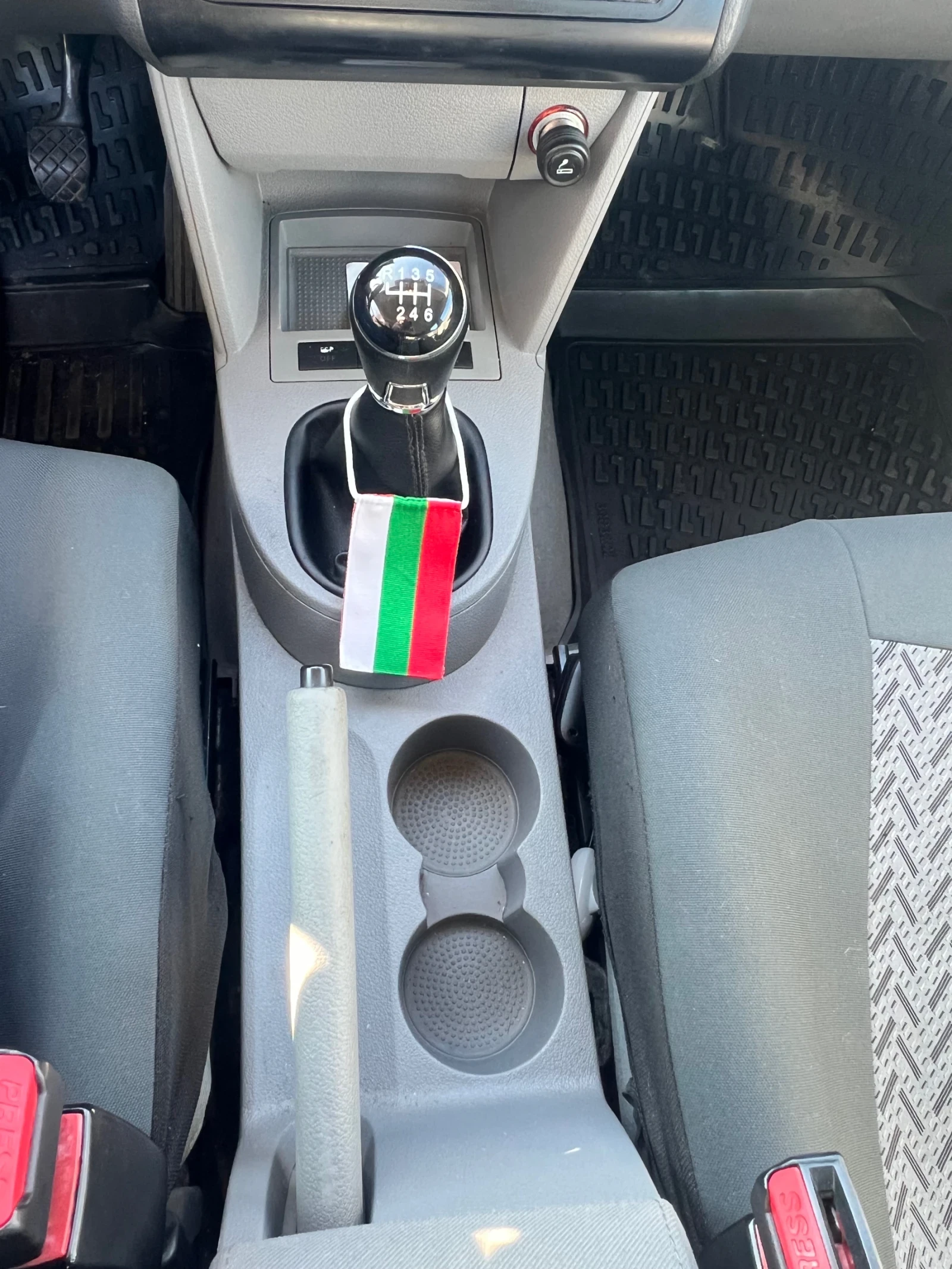 VW Touran 1.9 TDI 101 6+ 1 | Mobile.bg � ����������� 11