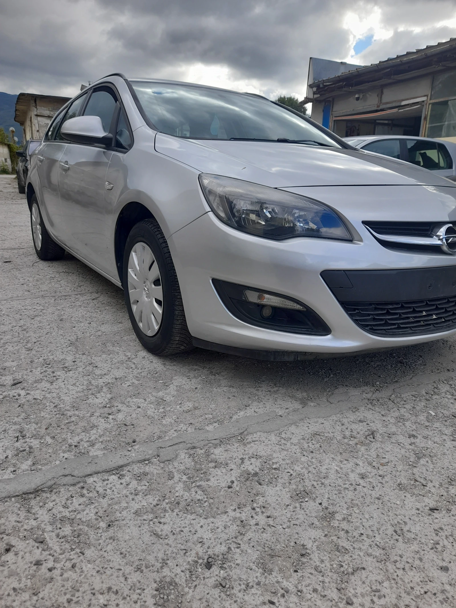 Opel Astra Sport Tourer 1.7CDTI 110k.c facelift - изображение 9