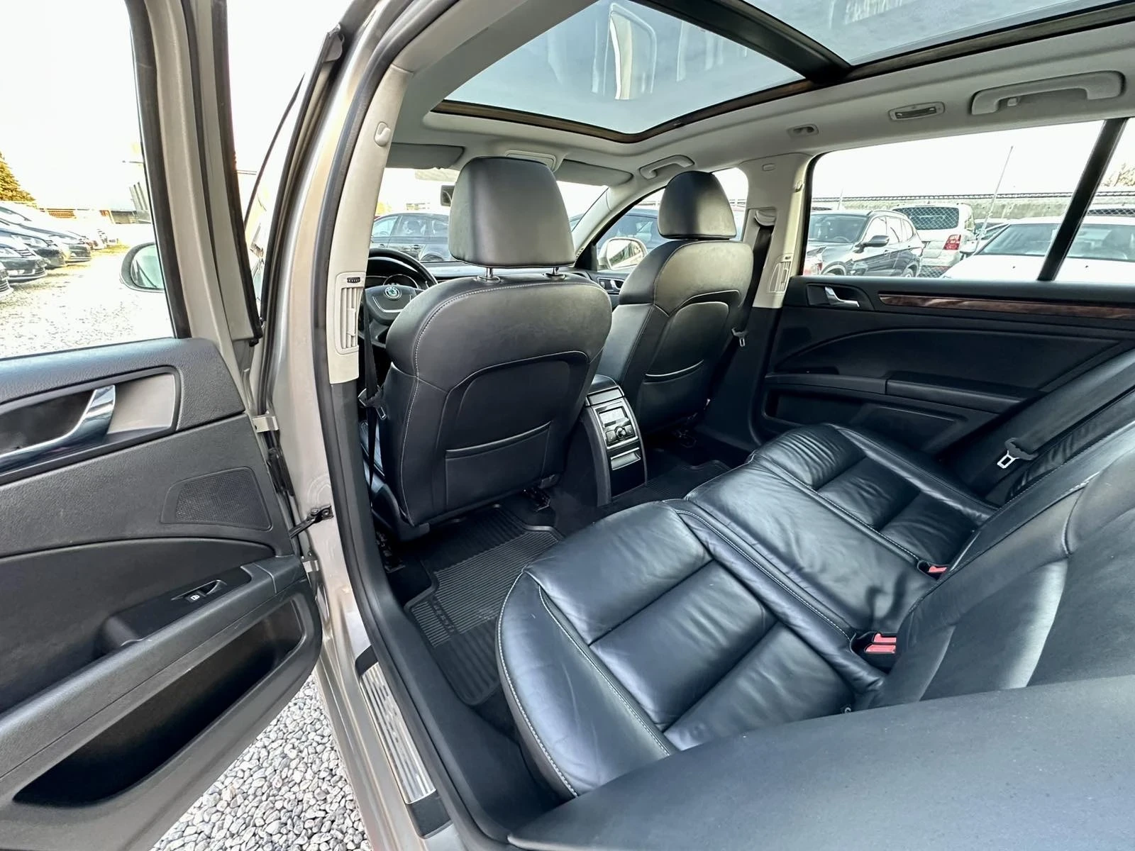 Skoda Superb 2.0TDI 4x4, снимка 7 - Автомобили и джипове - 53738159