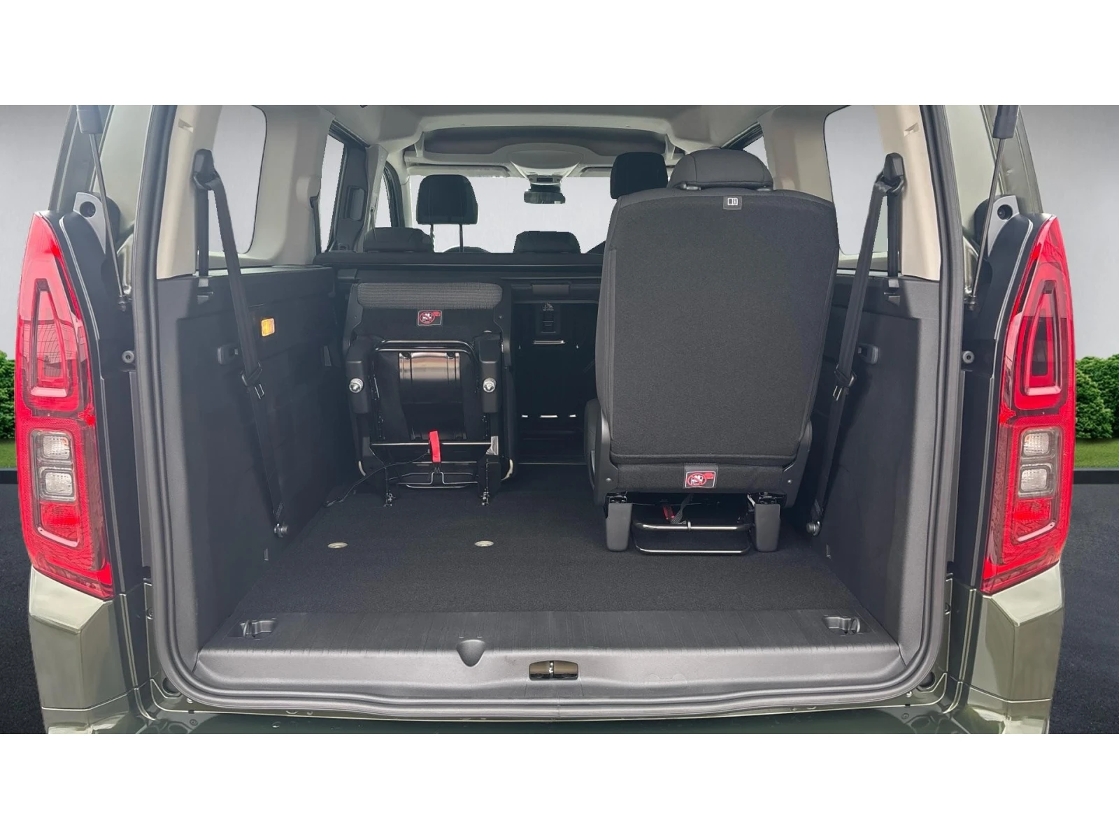 Toyota Proace City Verso Style L2 1.5 8AT, Месечна вноска от 185  , снимка 10 - Автомобили и джипове - 54074179