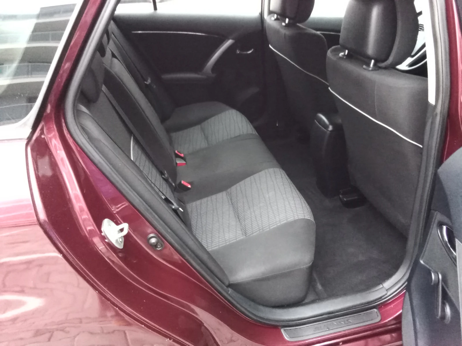 Toyota Avensis 2.0D4D-124kc. FACELIFT, снимка 13 - Автомобили и джипове - 54527527