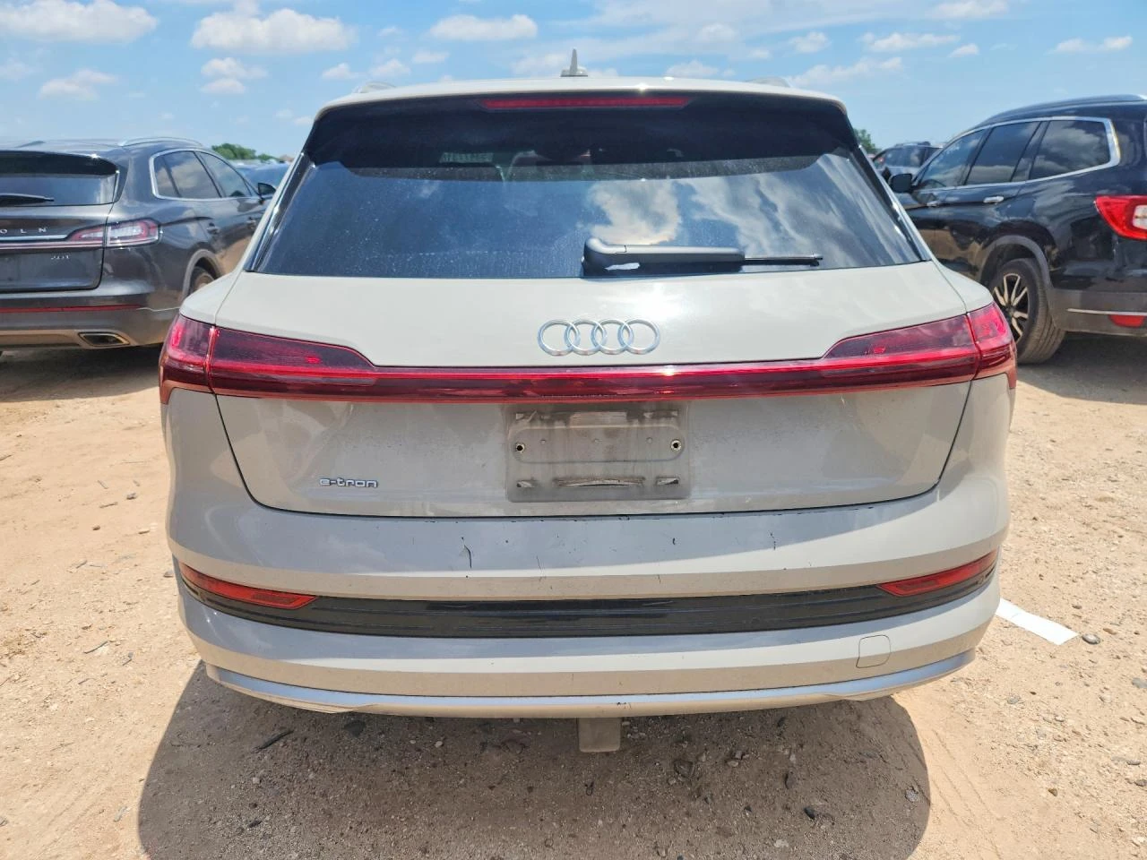Audi E-Tron Prestige, снимка 3 - Автомобили и джипове - 54758642