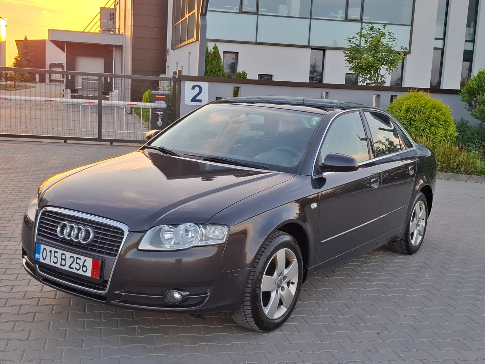 Audi A4 1.6i* (102кс)* КЛИМAТРОНИК* HOB BHOC* , снимка 3 - Автомобили и джипове - 54991421