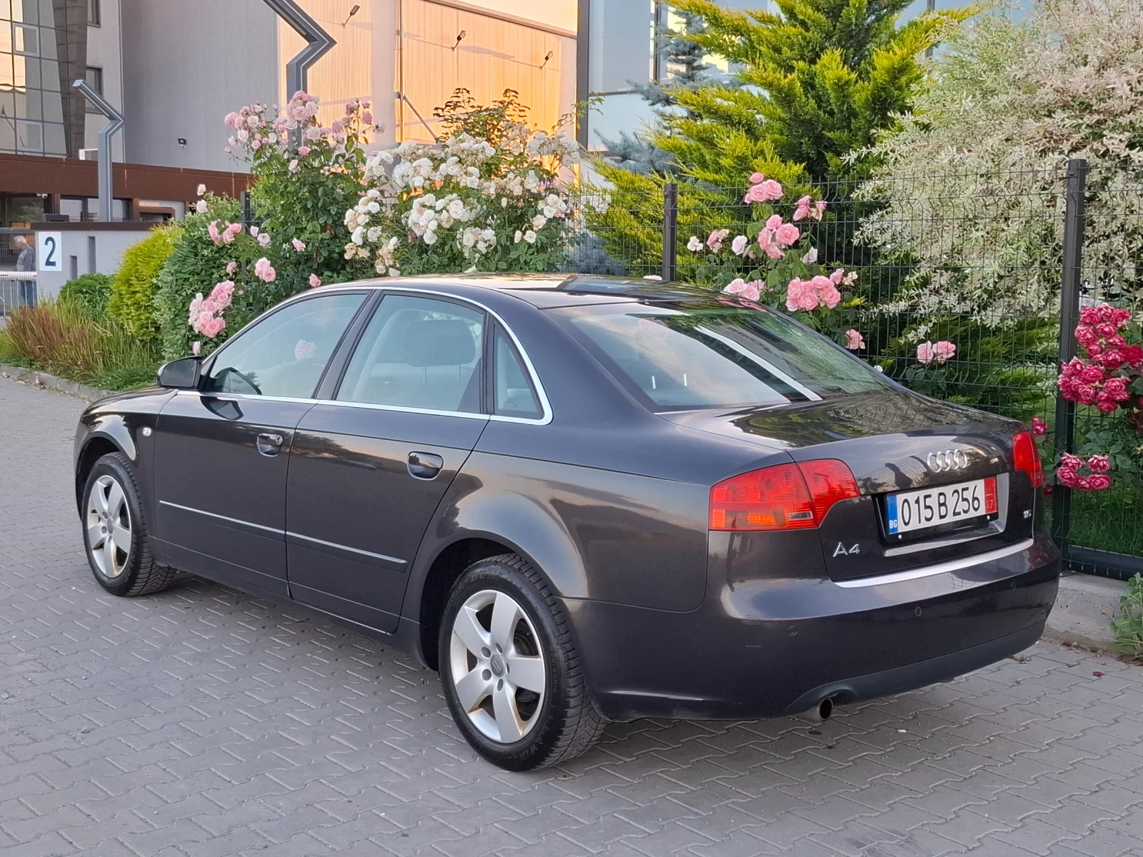Audi A4 1.6i* (102кс)* КЛИМAТРОНИК* HOB BHOC* , снимка 6 - Автомобили и джипове - 54991421