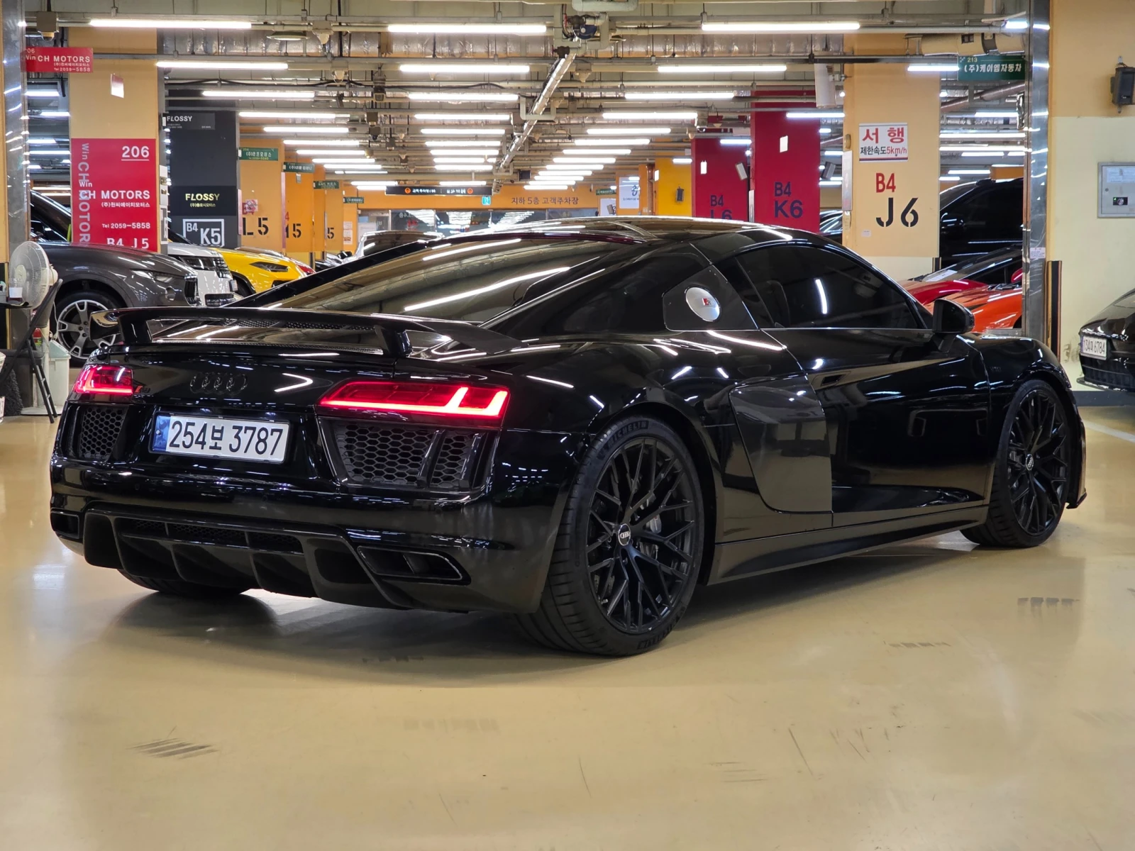 Audi R8 V10 Plus* КРАЙНА ЦЕНА, снимка 4 - Автомобили и джипове - 55238009