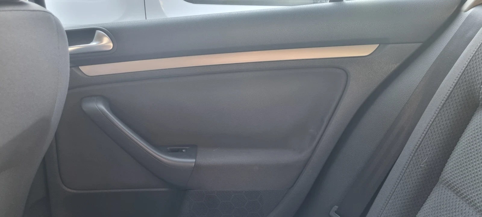 VW Golf 1.6 фабрична гас, снимка 15 - Автомобили и джипове - 55549826