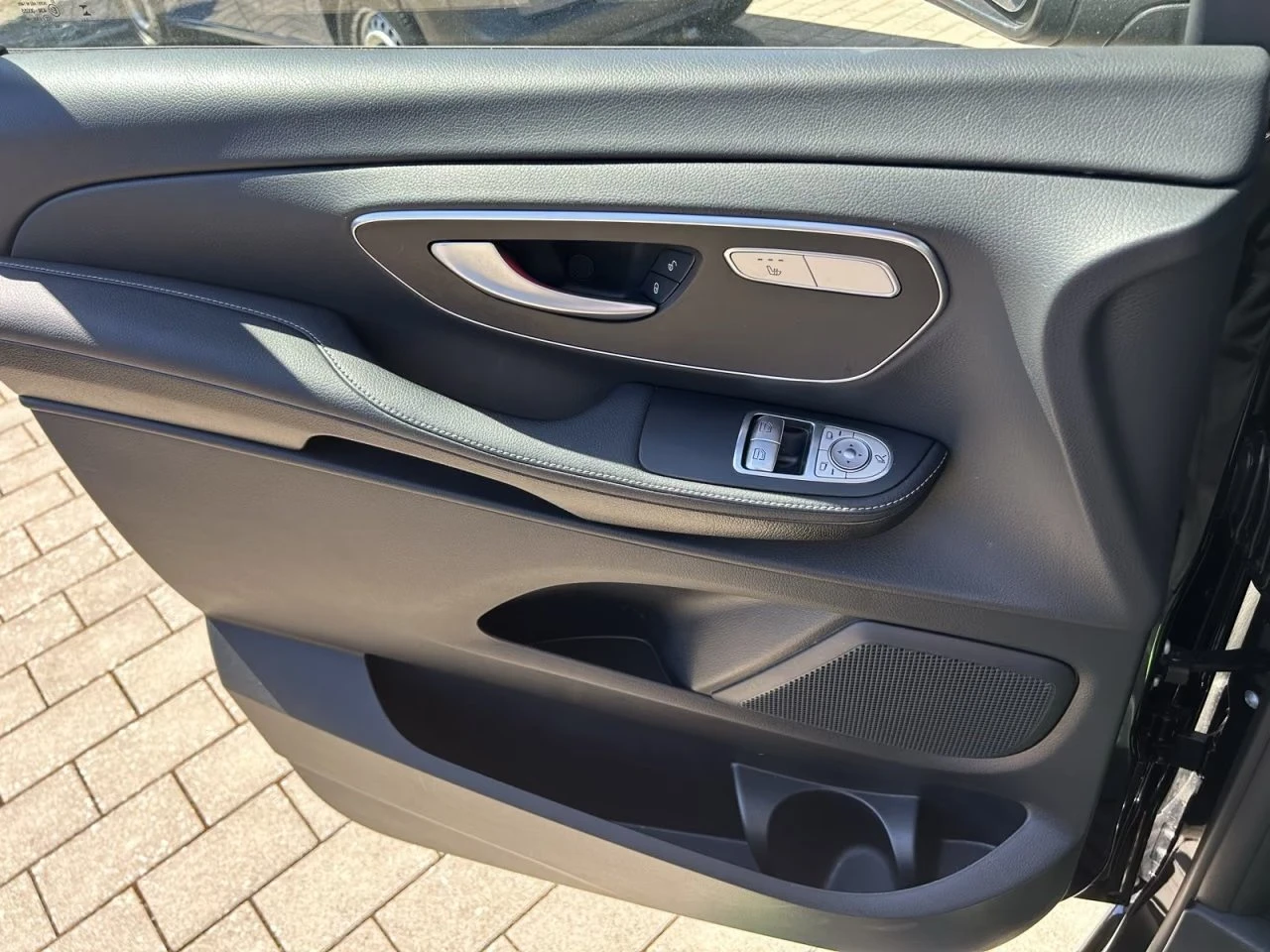 Mercedes-Benz V 300 d / AVANTGARDE / EXTRA LONG / 360 / 8-МЕСТЕН /, снимка 11 - Автомобили и джипове - 55831723
