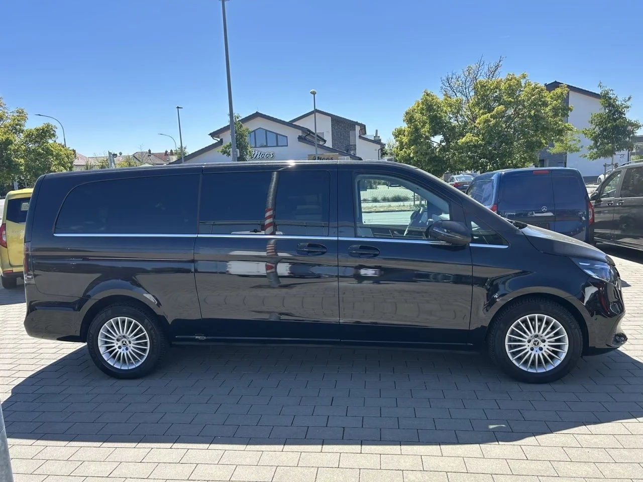 Mercedes-Benz V 300 d / AVANTGARDE / EXTRA LONG / 360 / 8-МЕСТЕН /, снимка 8 - Автомобили и джипове - 55831723