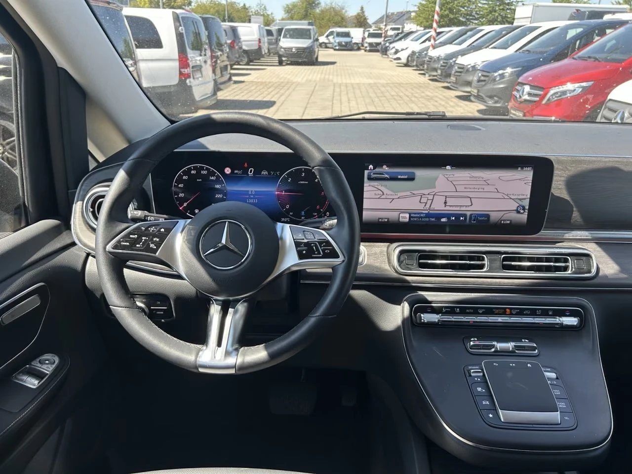 Mercedes-Benz V 300 d / AVANTGARDE / EXTRA LONG / 360 / 8-МЕСТЕН /, снимка 13 - Автомобили и джипове - 55831723