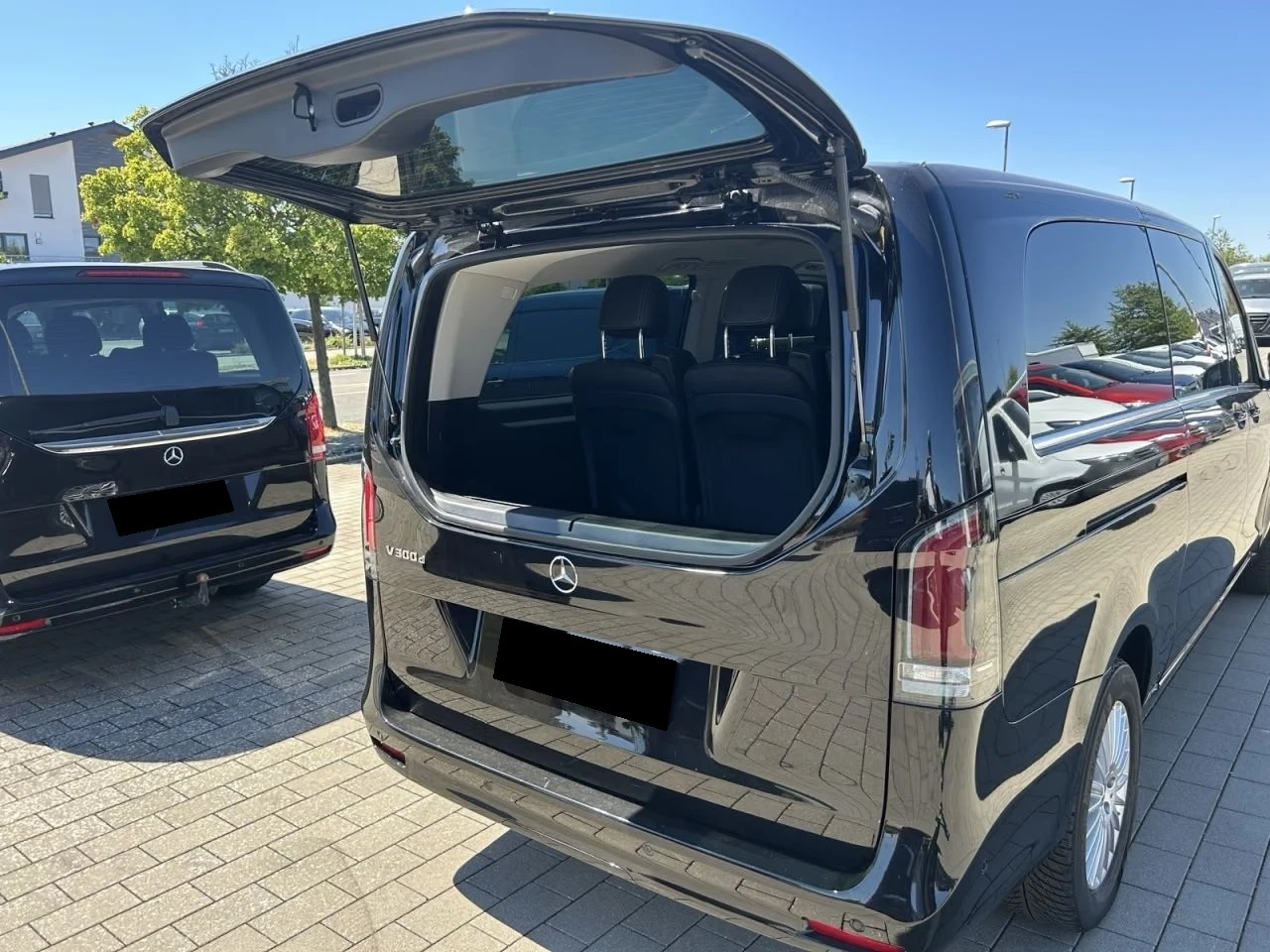 Mercedes-Benz V 300 d / AVANTGARDE / EXTRA LONG / 360 / 8-МЕСТЕН /, снимка 16 - Автомобили и джипове - 55831723