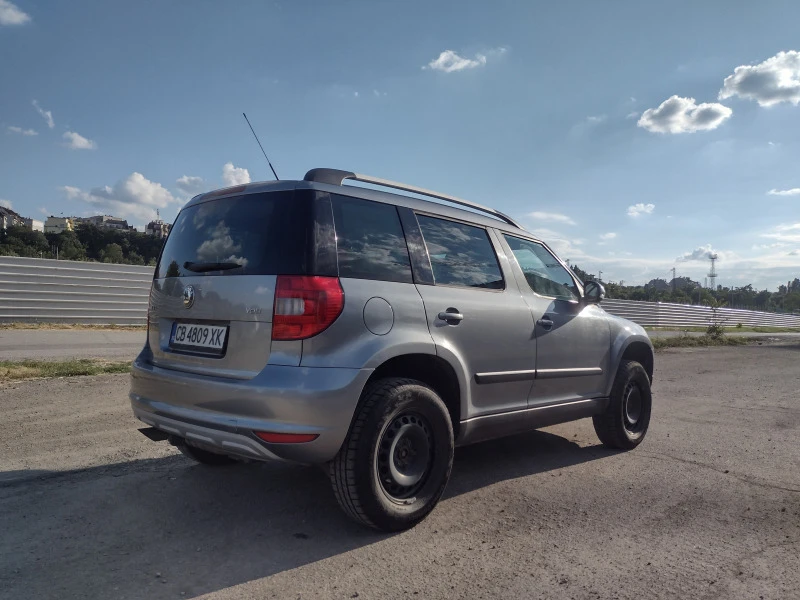 Skoda Yeti 2.0 TDI 4x4, снимка 4 - Автомобили и джипове - 46475781