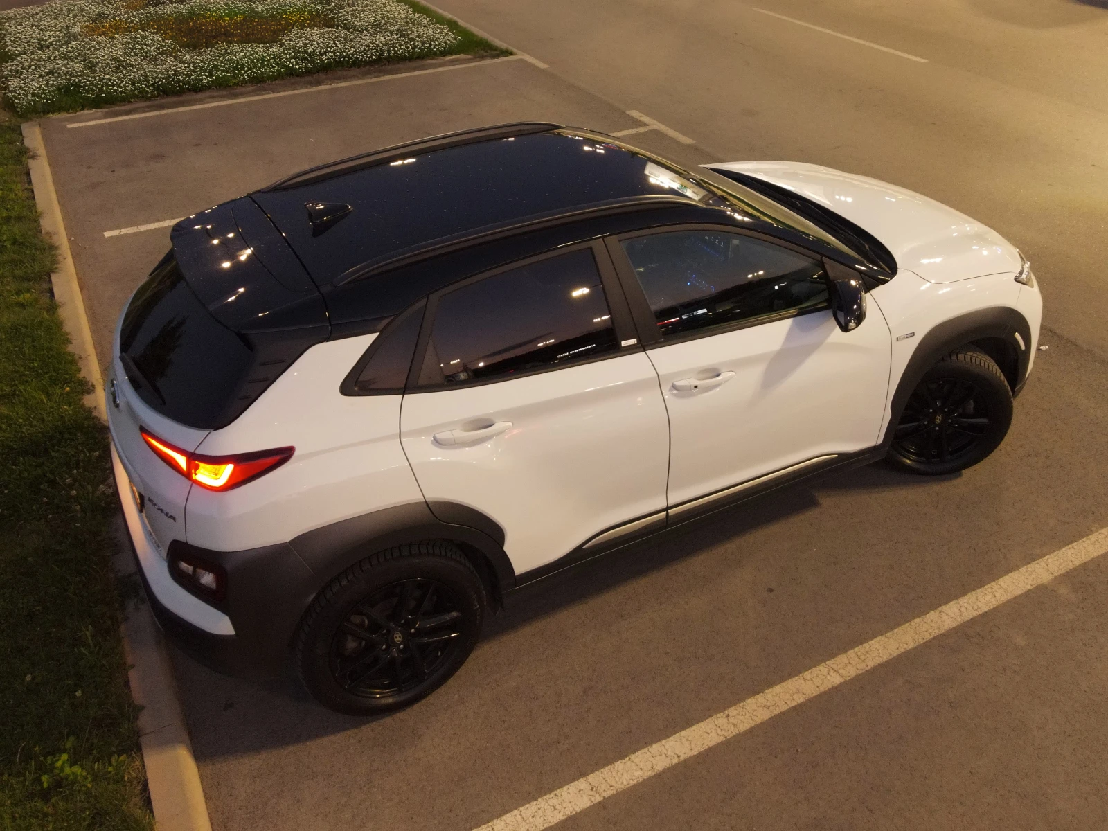 Hyundai Kona Premium 64kWh HUD Двутонова Обдухване на седалки - изображение 4