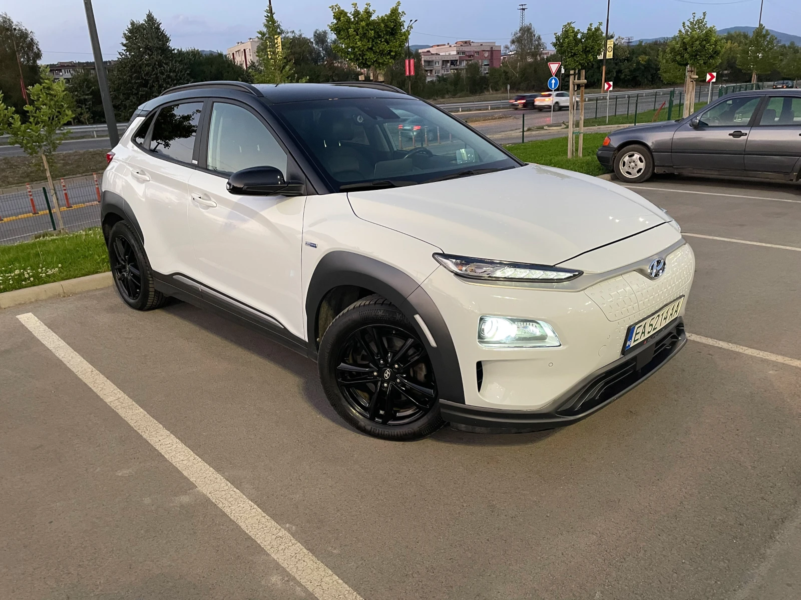 Hyundai Kona Premium 64kWh HUD Двутонова Обдухване на седалки - изображение 5