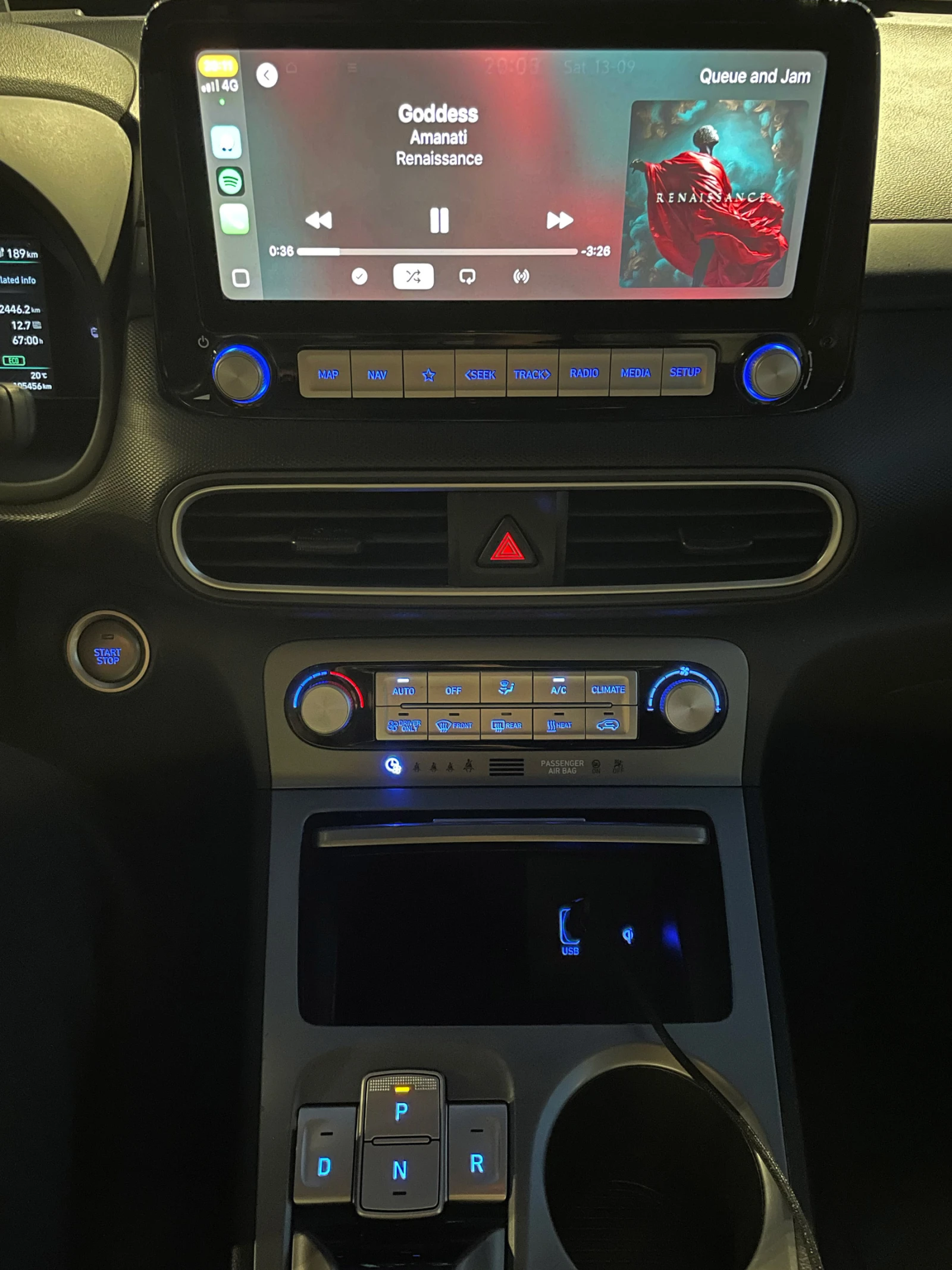 Hyundai Kona Premium 64kWh HUD Двутонова Обдухване на седалки - изображение 9