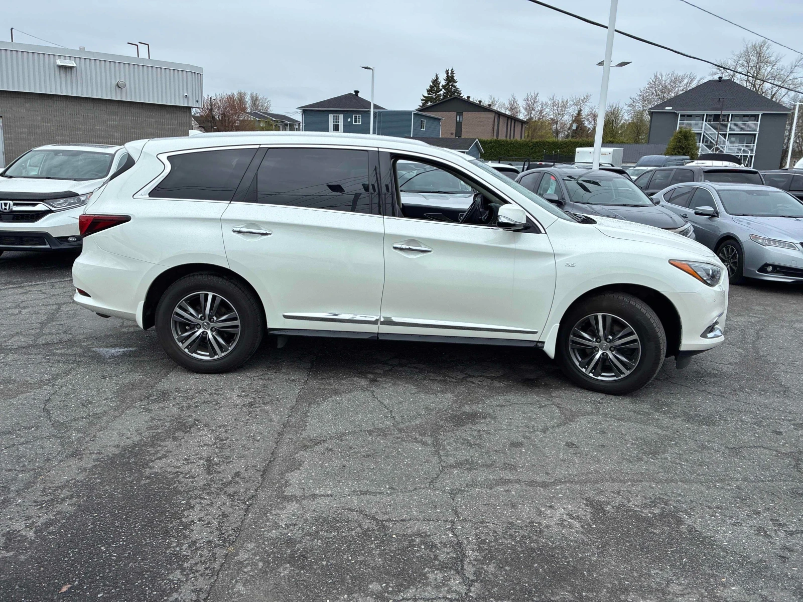 Infiniti QX60 CARFAX * АВТО КРЕДИТ * ПРОГНОЗНА ЦЕНА ДО БГ * , снимка 4 - Автомобили и джипове - 54623821