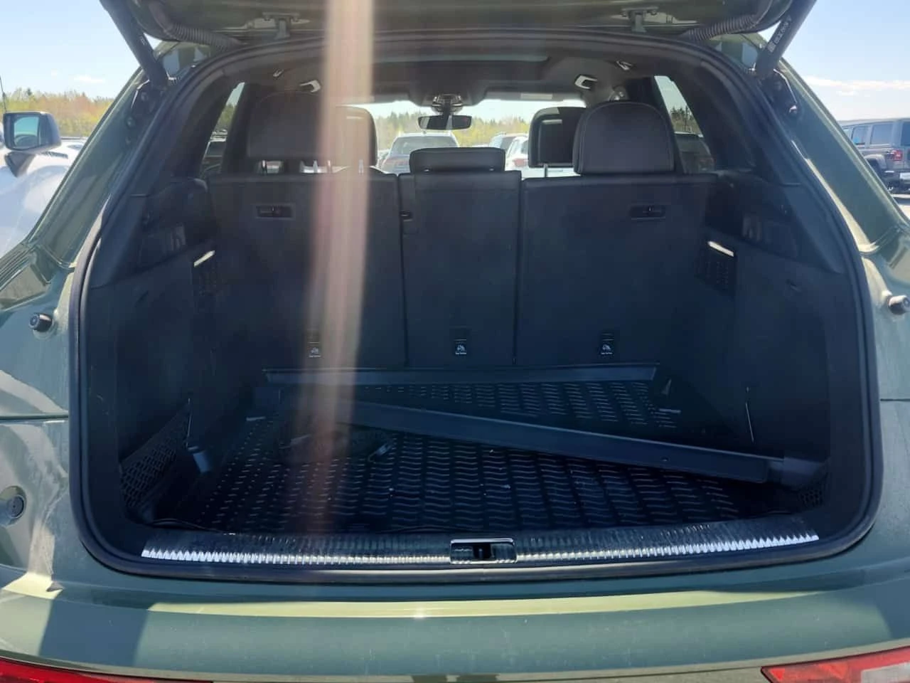 Audi SQ5 TECHNIK/360/DIS/B&O/АВТОКРЕДИТ, снимка 14 - Автомобили и джипове - 54813842