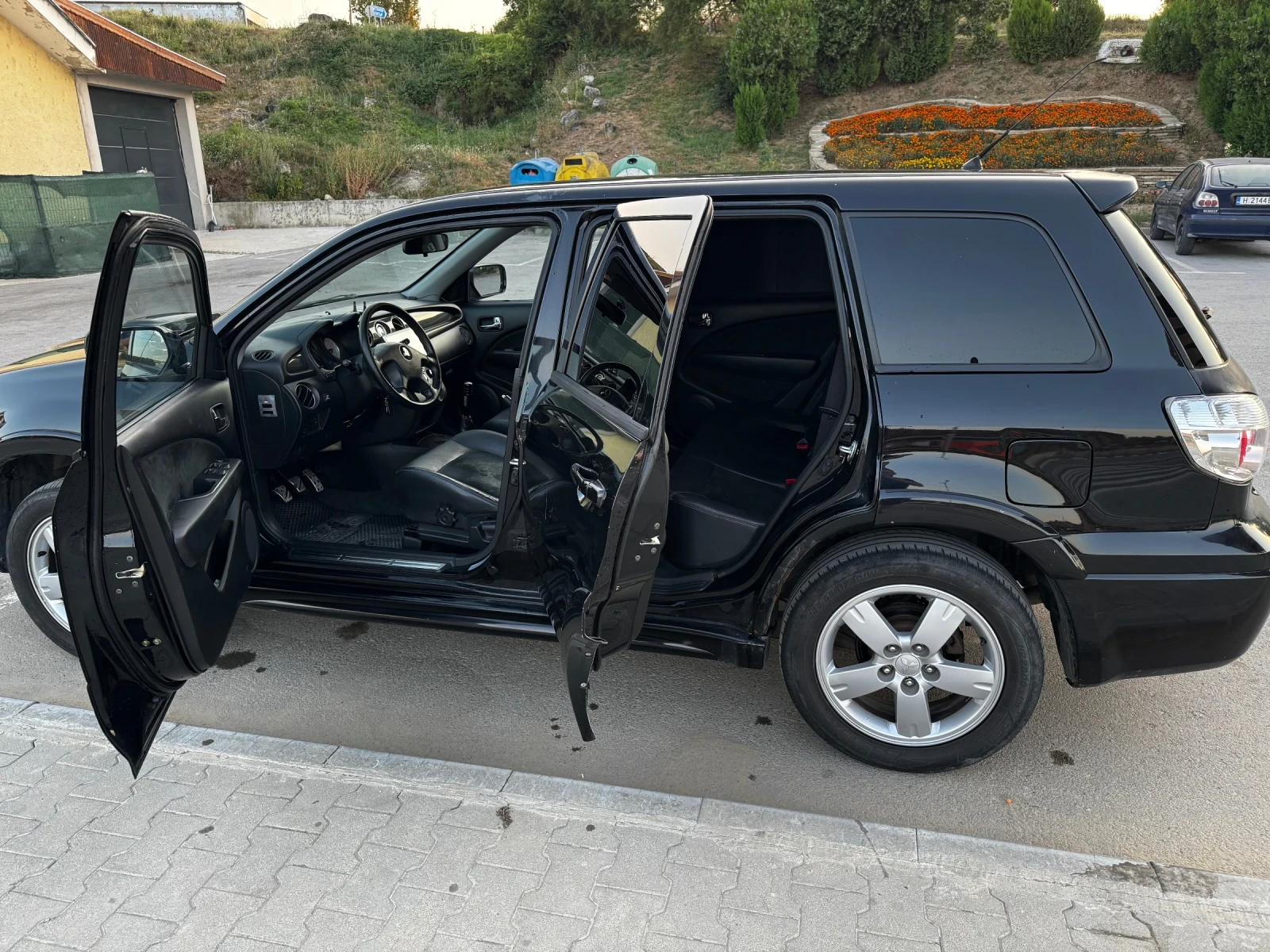 Mitsubishi Outlander, снимка 6 - Автомобили и джипове - 55610576