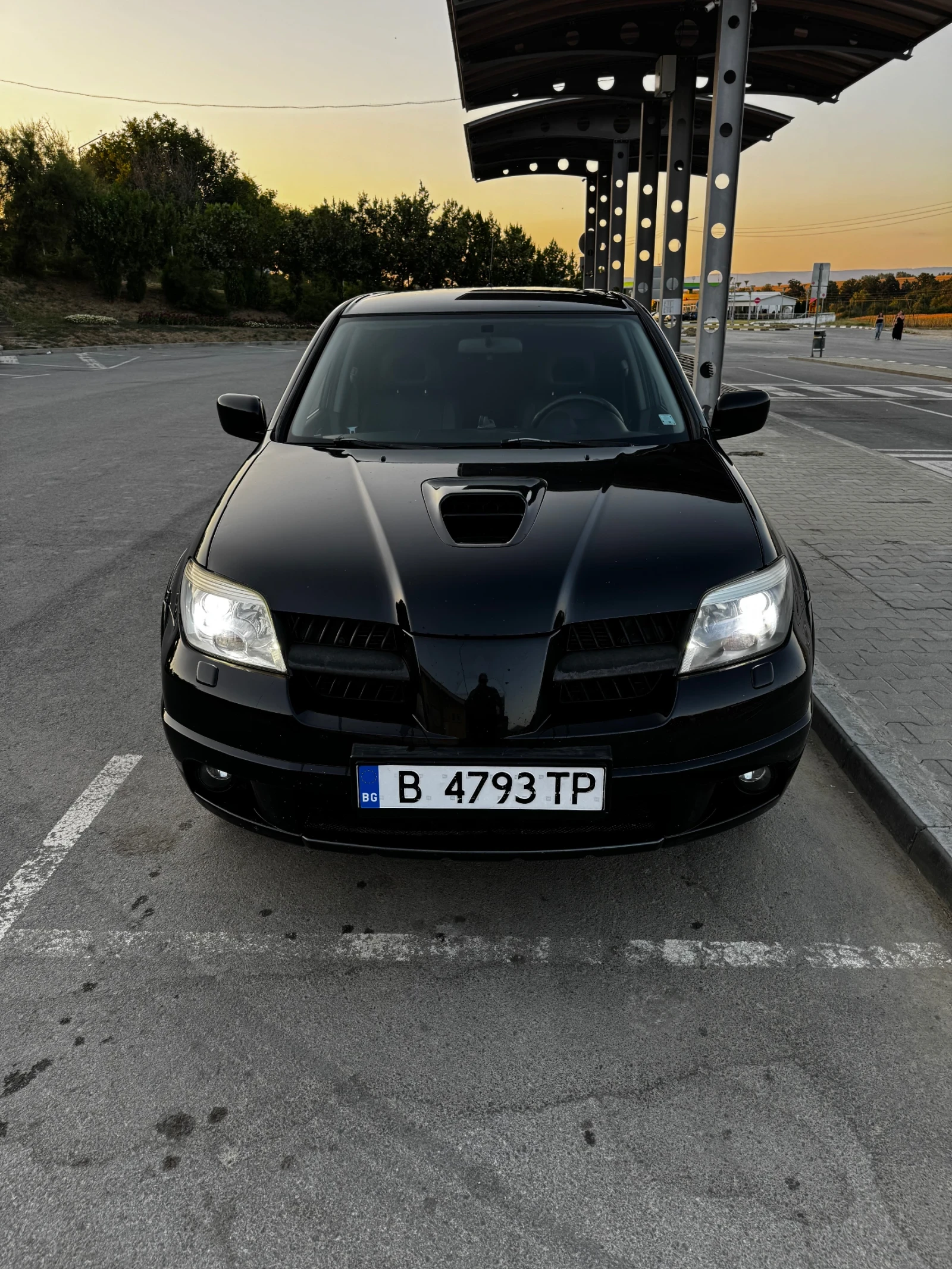 Mitsubishi Outlander, снимка 2 - Автомобили и джипове - 55610576