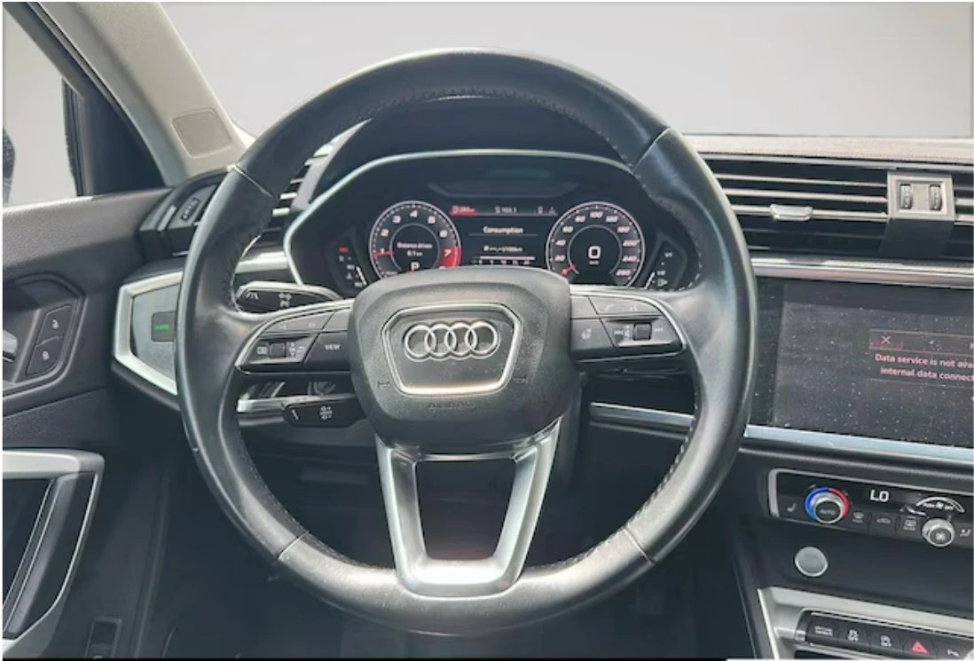 Audi Q3 2.0T Technik quattro* PANORAMA* 360 CAM* ПОДГРЕВ* , снимка 8 - Автомобили и джипове - 55618827