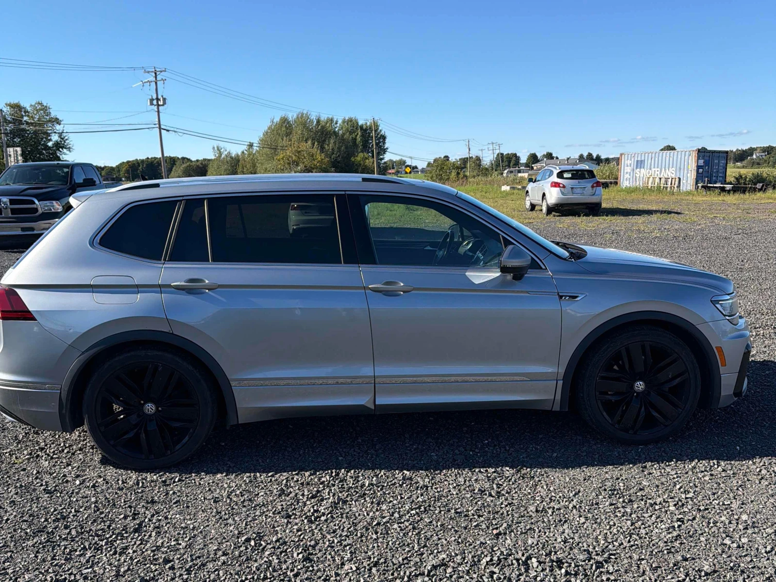 VW Tiguan * Highline R-LINE* CARFAX * , снимка 3 - Автомобили и джипове - 55899921