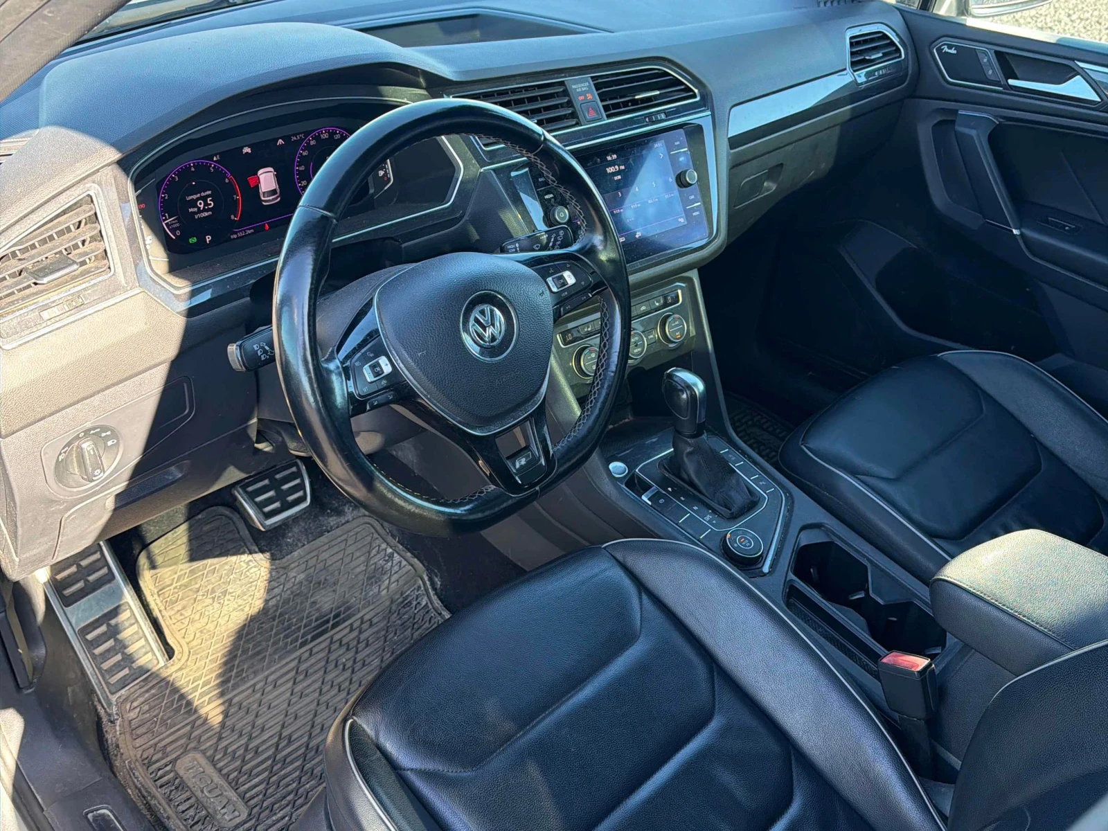 VW Tiguan * Highline R-LINE* CARFAX * , снимка 5 - Автомобили и джипове - 55899921