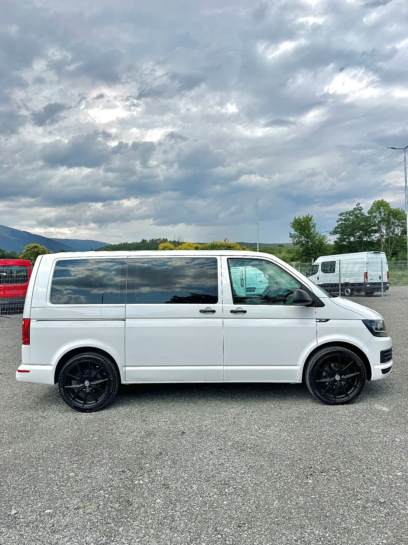 VW Multivan T6 2.0 TDI ! CARAVELLE ! 8+ 1, 2х Клима, Нови гуми, снимка 5 - Бусове и автобуси - 55287187