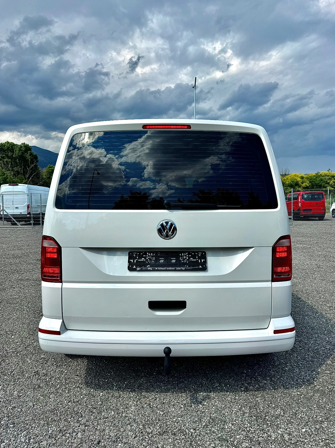 VW Multivan T6 2.0 TDI ! CARAVELLE ! 8+ 1, 2х Клима, Нови гуми, снимка 8 - Бусове и автобуси - 55287187