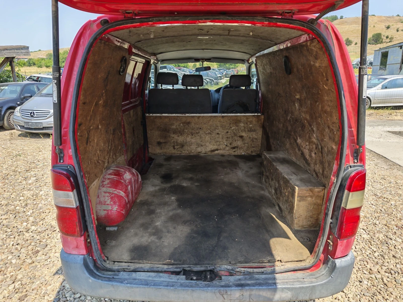 Toyota Hiace 2.4D 90к.с., снимка 15 - Бусове и автобуси - 55711800