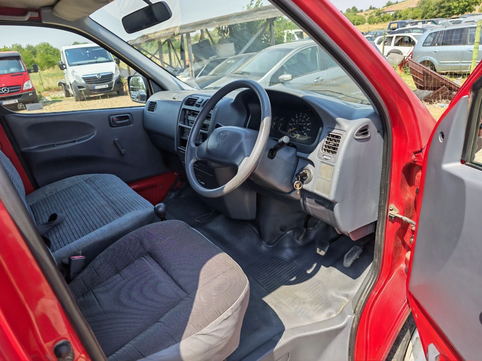 Toyota Hiace 2.4D 90к.с., снимка 8 - Бусове и автобуси - 55711800