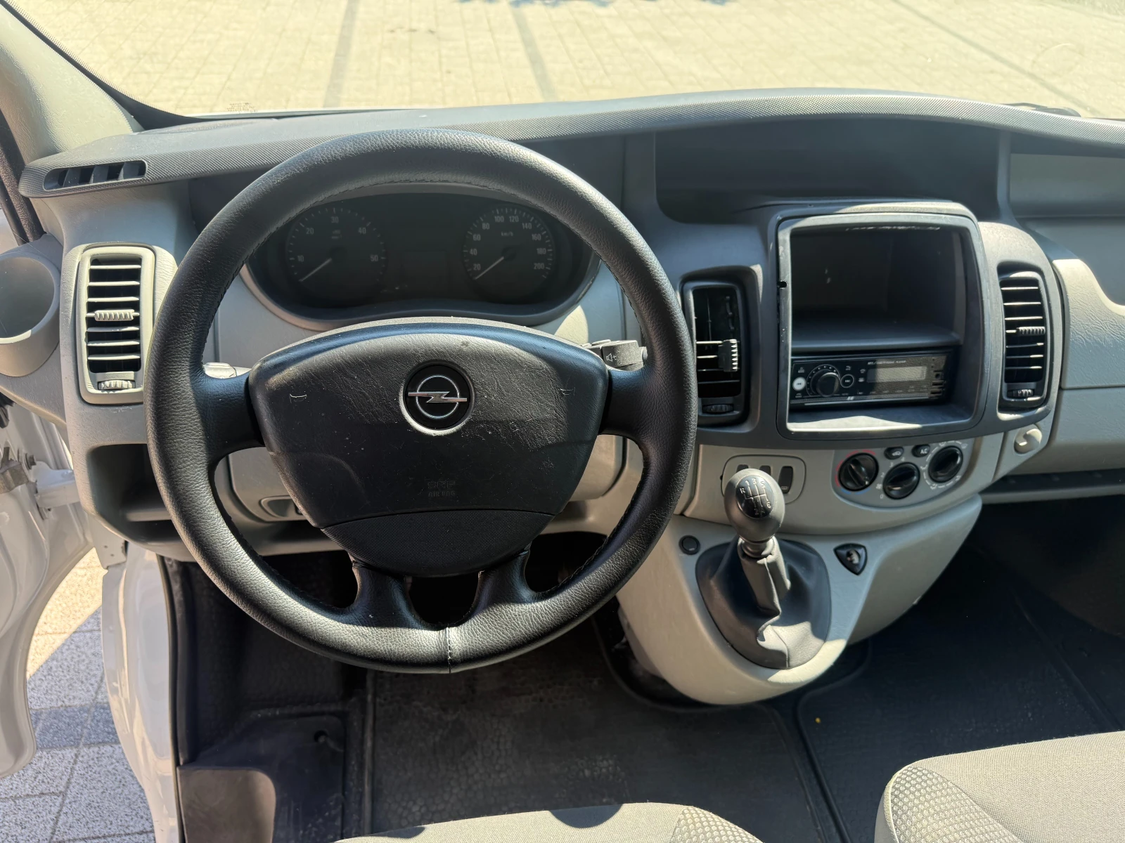 Opel Vivaro 2.0CDTI Клима L1H1 , снимка 12 - Бусове и автобуси - 56138614